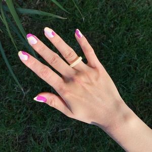 MILKY WHITE RESIN RING